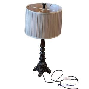 VTG Vintage Resin Turner Table Lamp